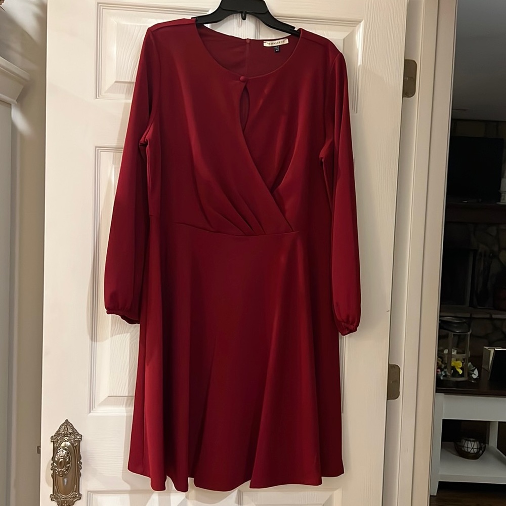 Tash & Sophie burgundy faux wrap dress with button and Lina sleeves. Size 16W.